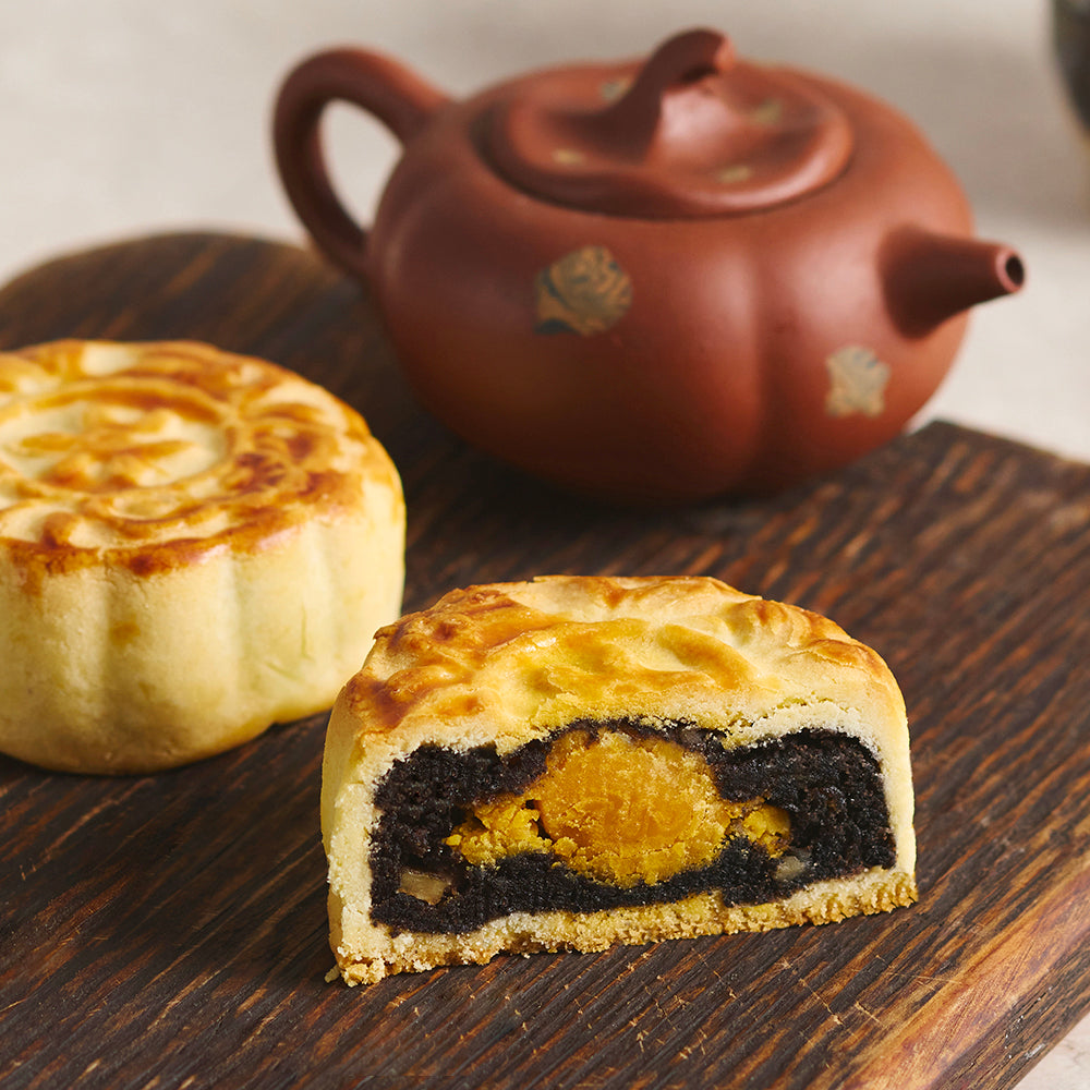 Salted Egg Yolk Mooncakes 蛋黃月餅