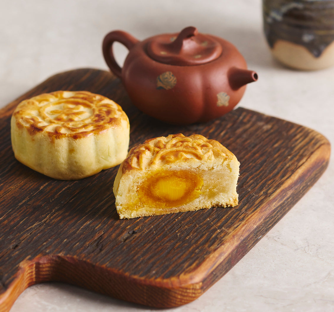 Salted Egg Yolk Mooncakes 蛋黃月餅